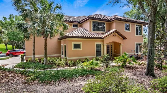 $325,000 | 102 Camino Real, Unit 102, Howey-in-the-Hills, FL 34737