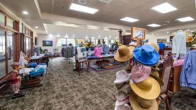 $325,000 | 102 Camino Real, Unit 102, Howey-in-the-Hills, FL 34737