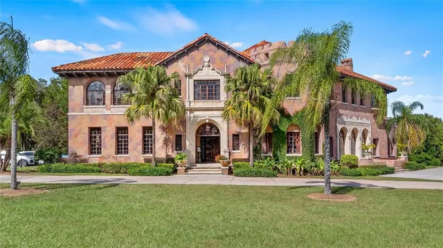 $325,000 | 102 Camino Real, Unit 102, Howey-in-the-Hills, FL 34737