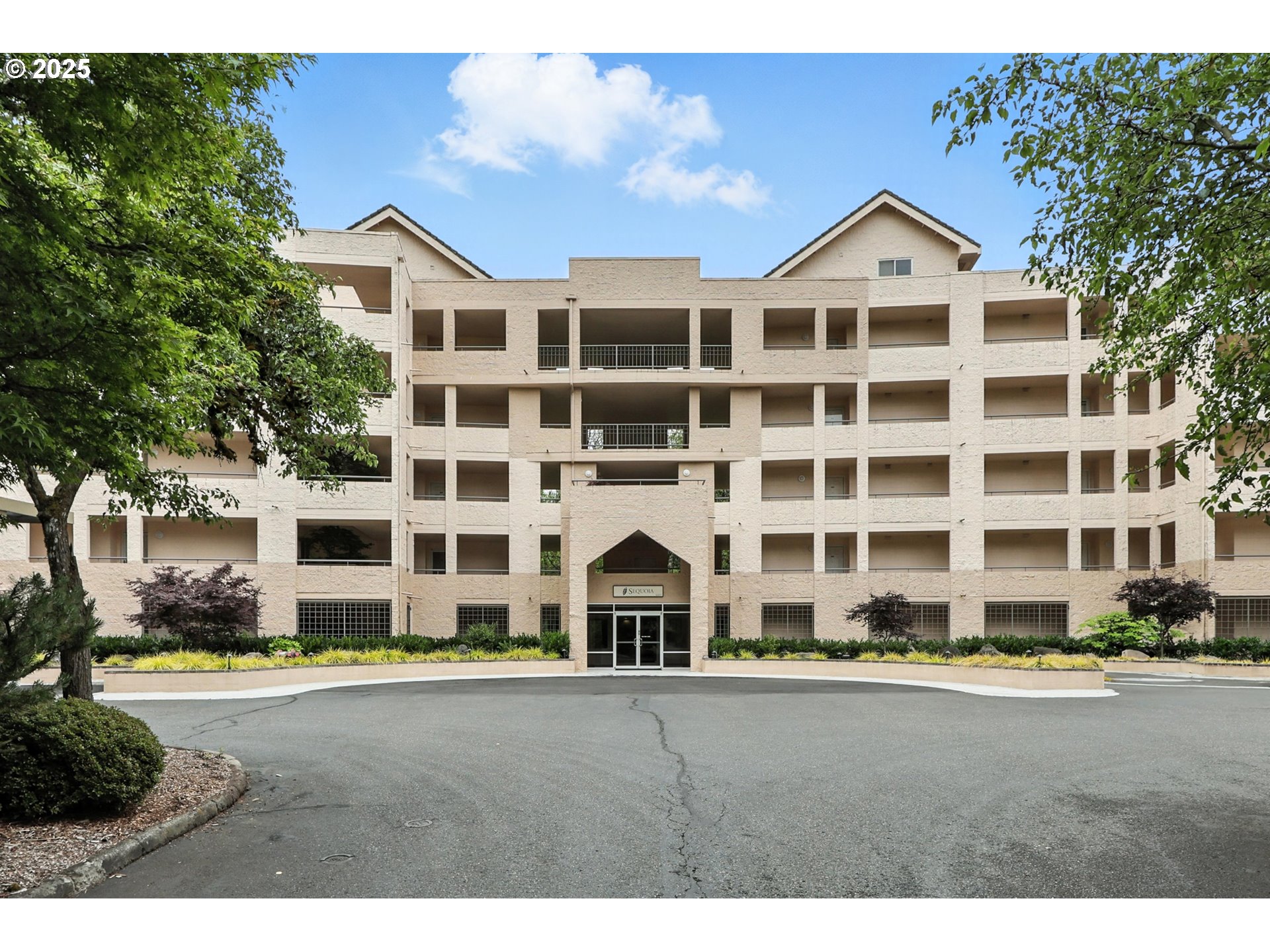 6605 West Burnside Road, Unit 129 Portland, OR 97225 - Photo 2 of 36 Gallery Image 2