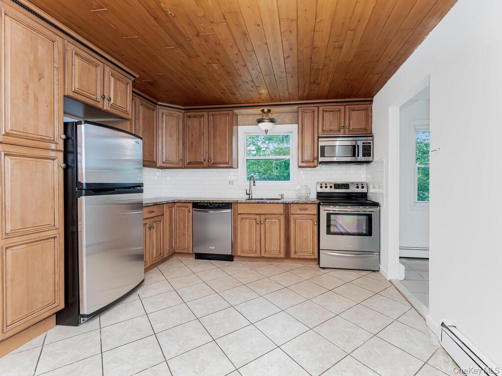 131 Huntsbridge Road, Unit 2 Yonkers, NY 10704 - Photo 12 of 17