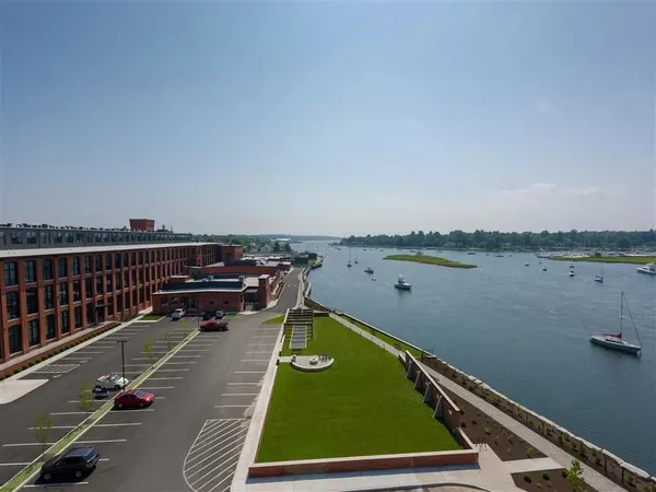 $2,410 | 91 Main Street, Unit 204, Warren, RI 02885