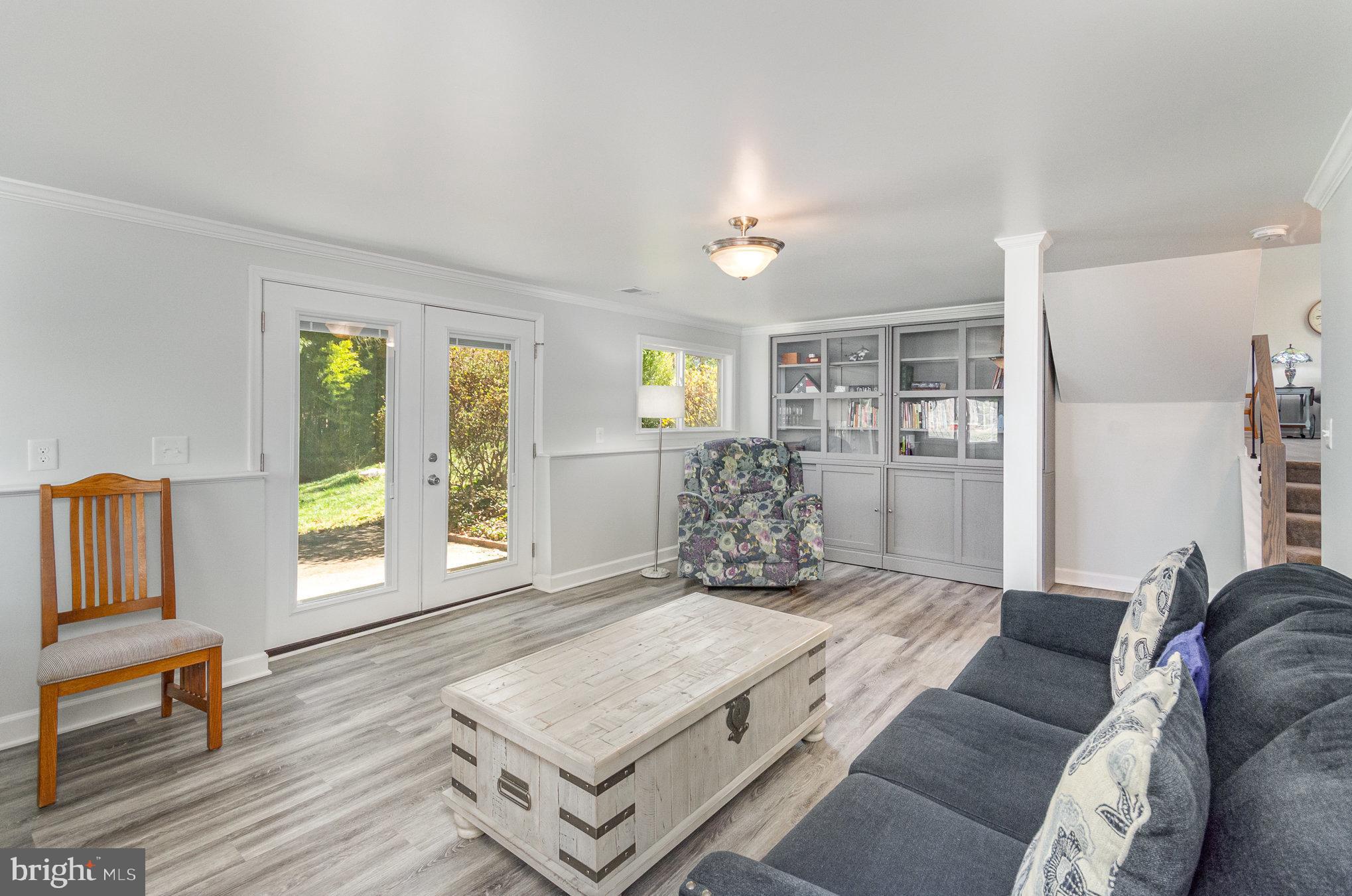 6932 Spelman Drive Springfield, VA 22153 - Photo 24 of 37 a living room with furniture and a window
