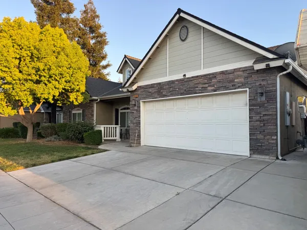 $699,000 | 548 West Serena Avenue, Clovis, CA 93619