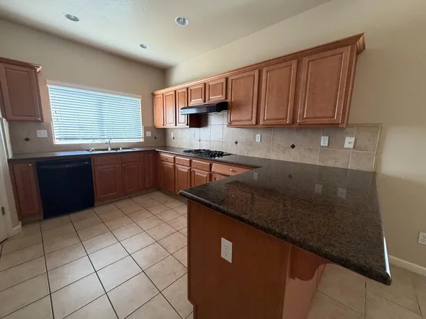 $689,000 | 548 West Serena Avenue, Clovis, CA 93619