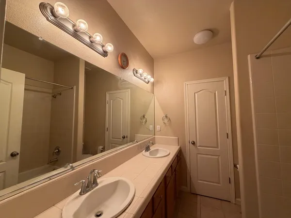 $689,000 | 548 West Serena Avenue, Clovis, CA 93619