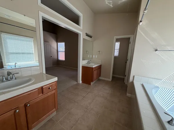 $689,000 | 548 West Serena Avenue, Clovis, CA 93619