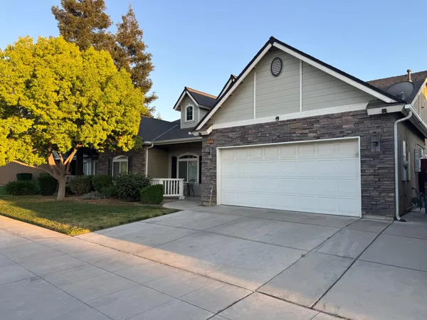 $689,000 | 548 West Serena Avenue, Clovis, CA 93619
