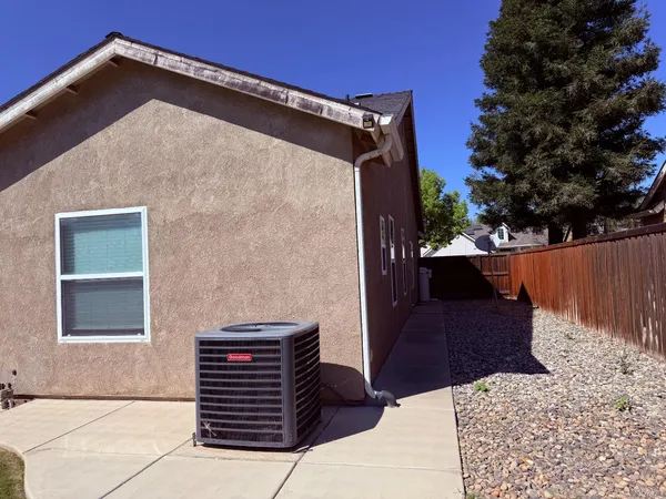 $689,000 | 548 West Serena Avenue, Clovis, CA 93619