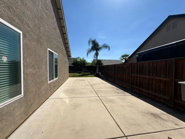 $689,000 | 548 West Serena Avenue, Clovis, CA 93619