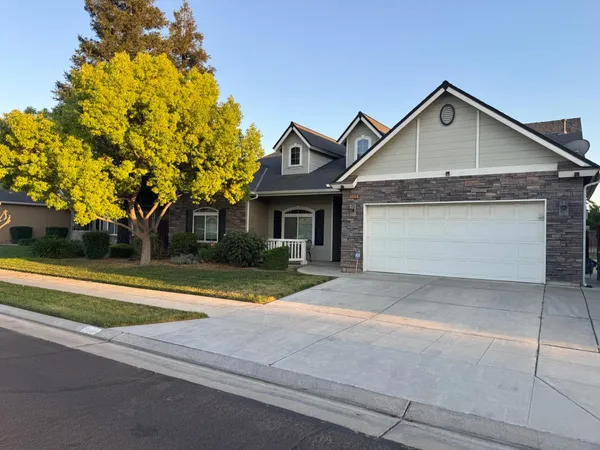 $689,000 | 548 West Serena Avenue, Clovis, CA 93619