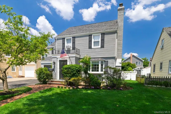 $849,000 | 41 Hart Street, Lynbrook, NY 11563