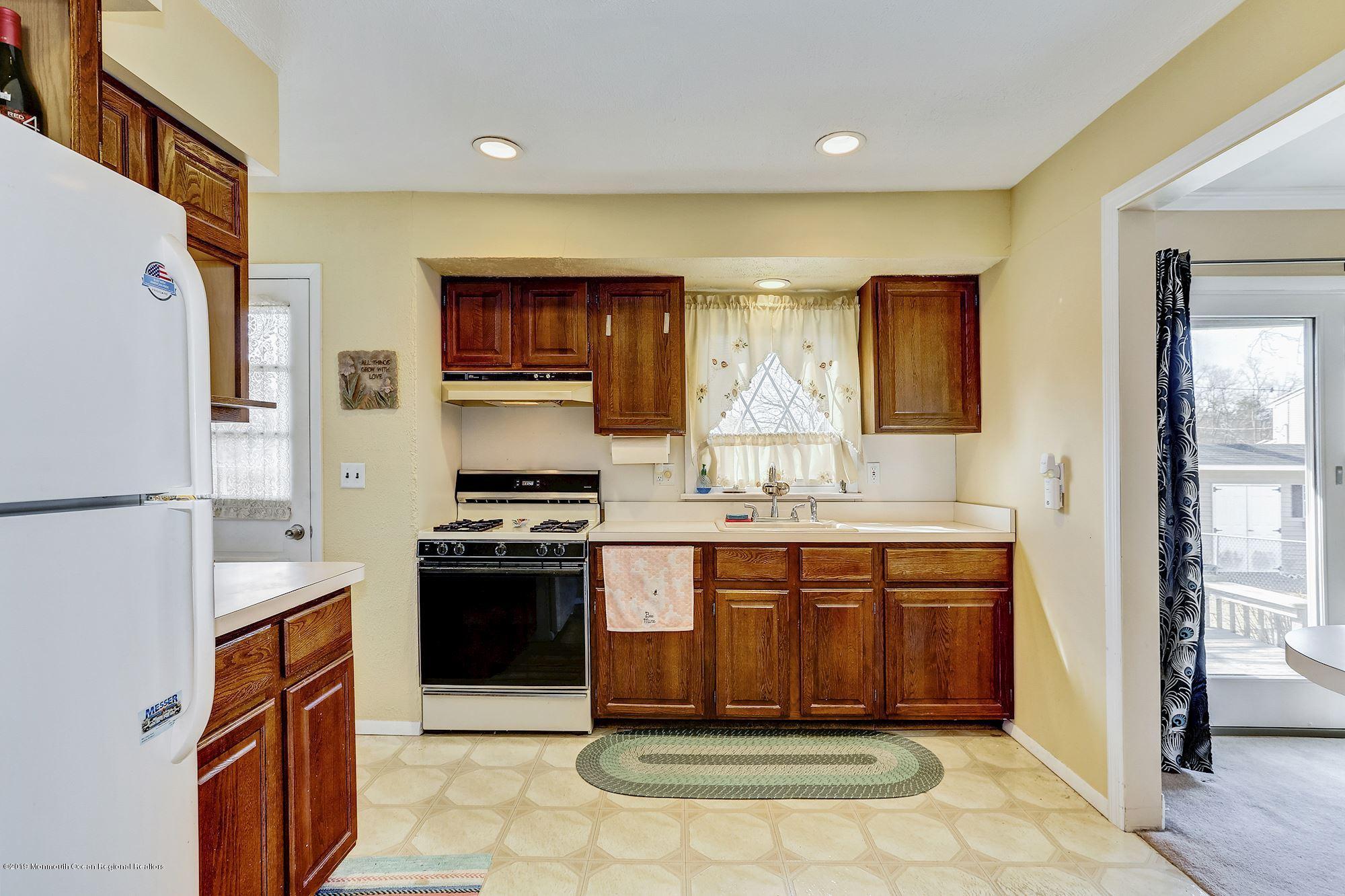 710 Hardean Road Brick, NJ 08724 - Photo 14 of 37 kitchen