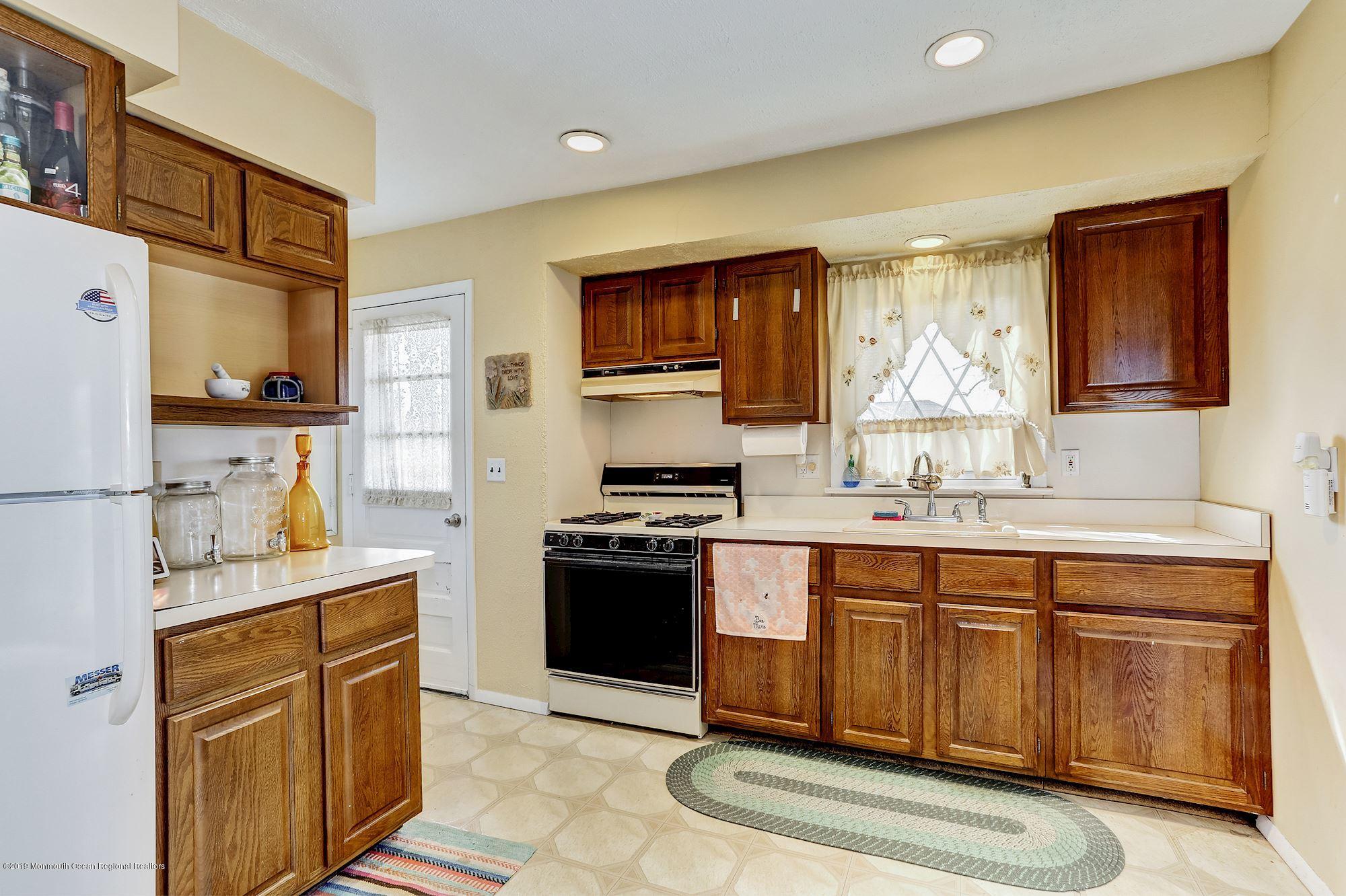 710 Hardean Road Brick, NJ 08724 - Photo 15 of 37 kitchen
