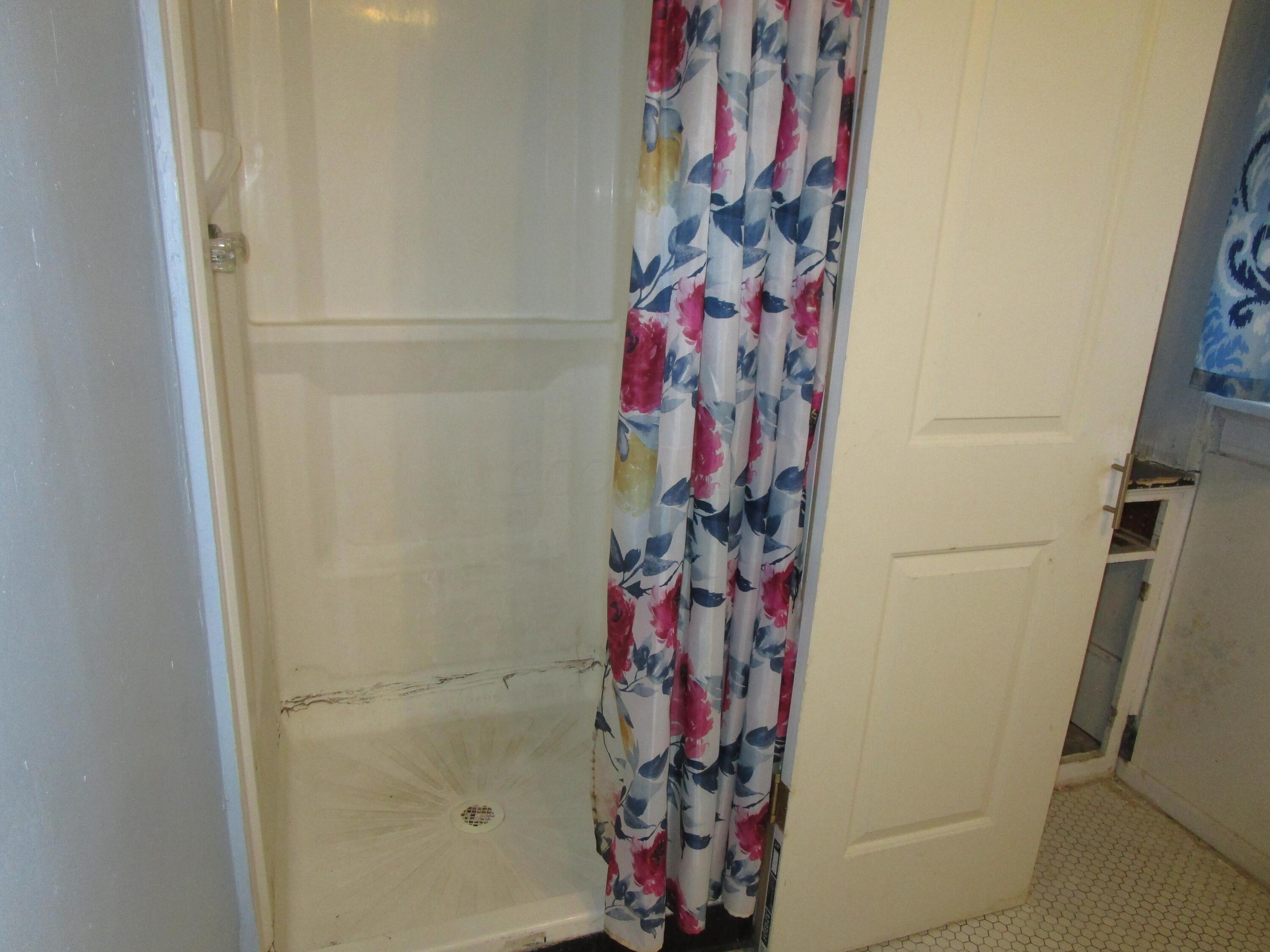 1311 Kenton Street Springfield, OH 45505 - Photo 31 of 42 Upstairs Full Bath 2