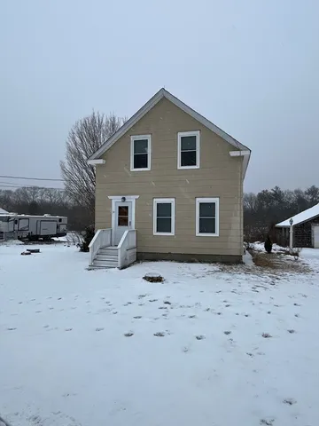 $2,400 | 39 Burt Street, Unit 1, Berkley, MA 02779