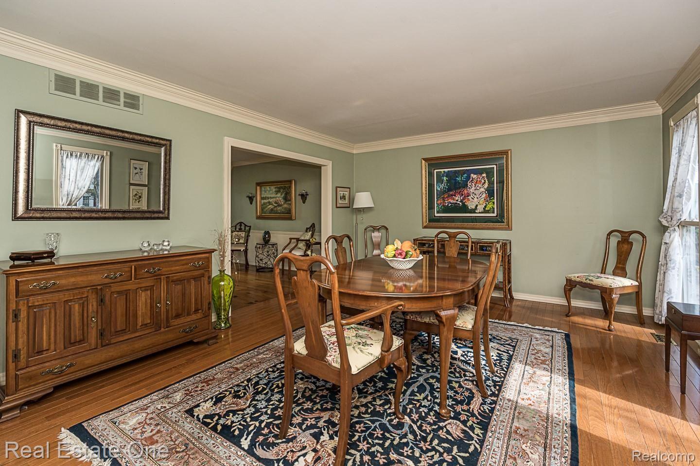 1380 Chestnut Circle Rochester, MI 48309 - Photo 7 of 46 Living/dining room