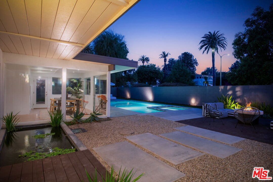 1680 Virginia Road Los Angeles, CA 90019 - Photo 51 of 51 a view of yard with patio