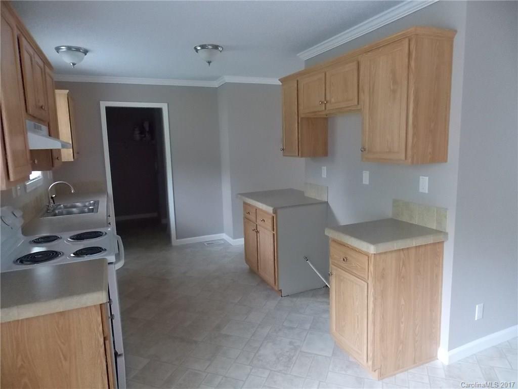 294 Dixon Road Lancaster, SC 29720 - Photo 7 of 18 Gallery Image 7
