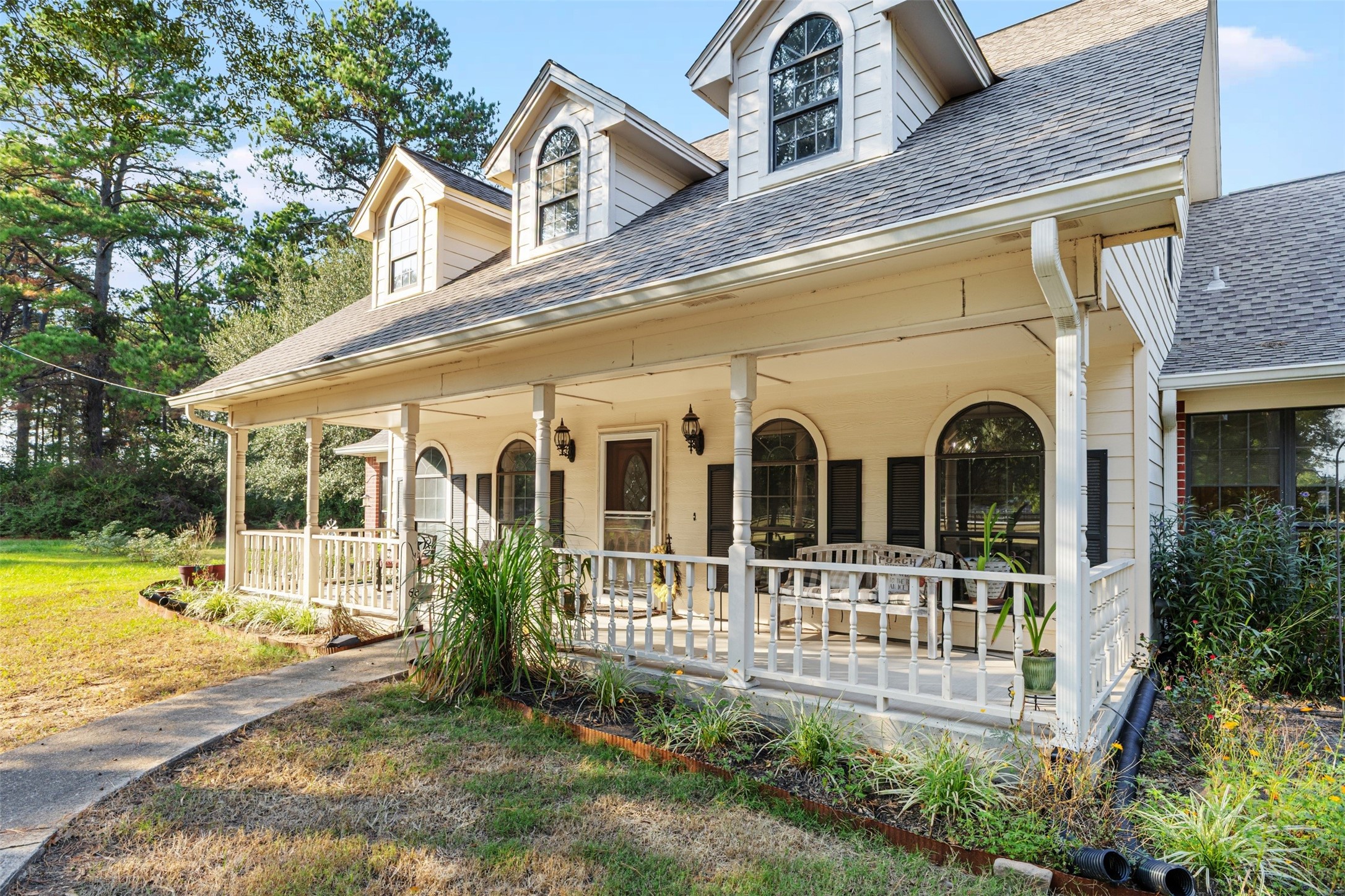 31928 Reids Prairie Road Waller, TX 77484 - Photo 5 of 49 front view of a house with a yard