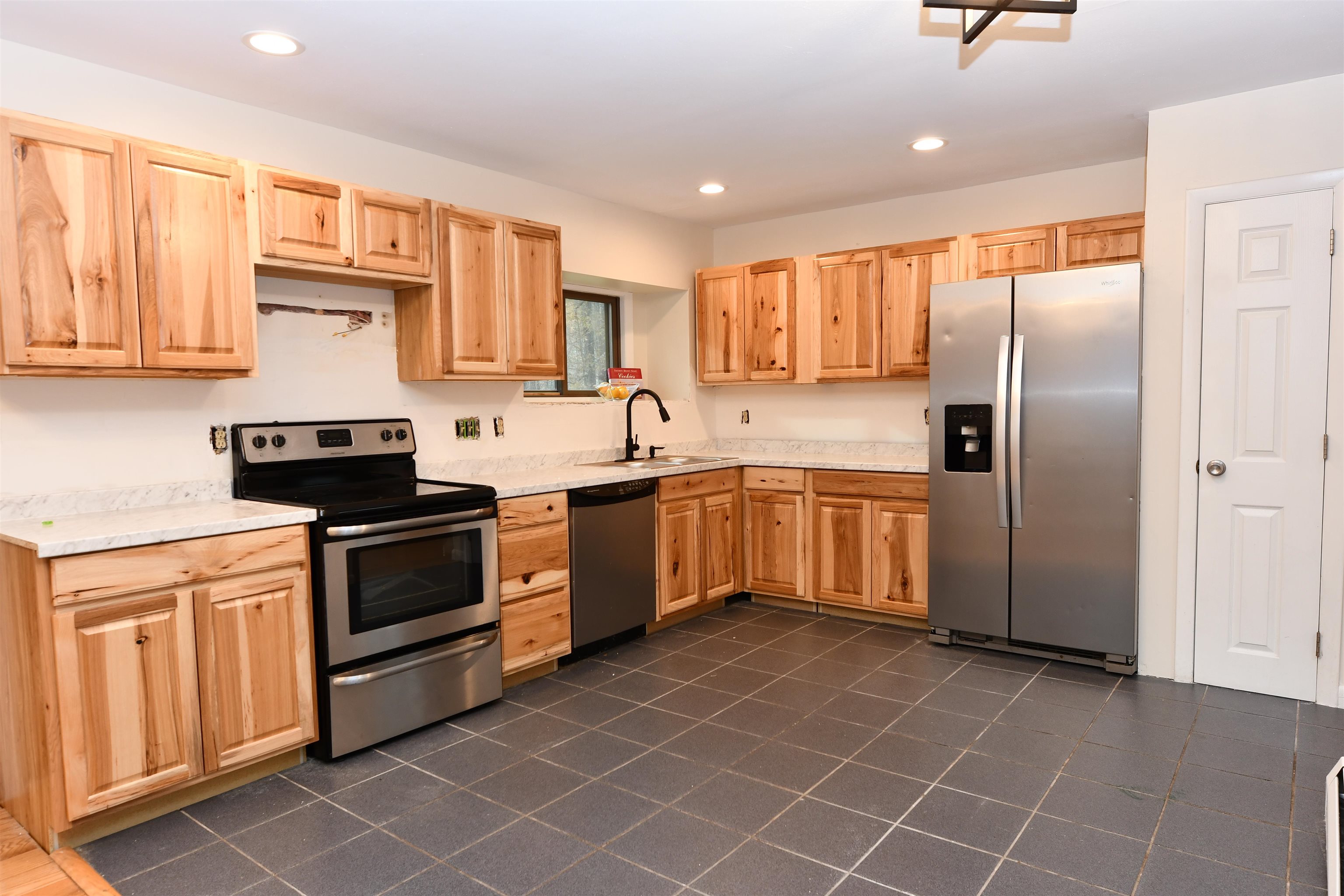 66 Woodward Road Merrimack, NH 03054 - Photo 3 of 30