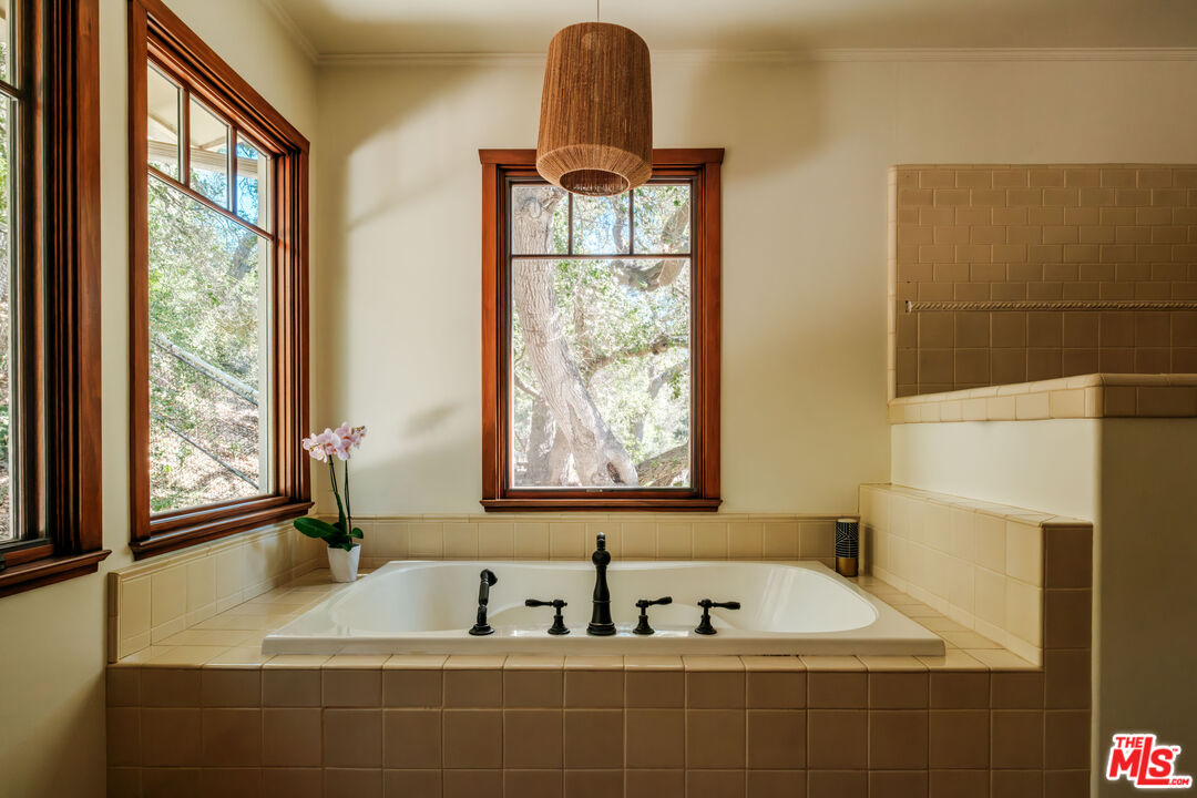 21717 Encina Road Topanga, CA 90290 - Photo 29 of 60