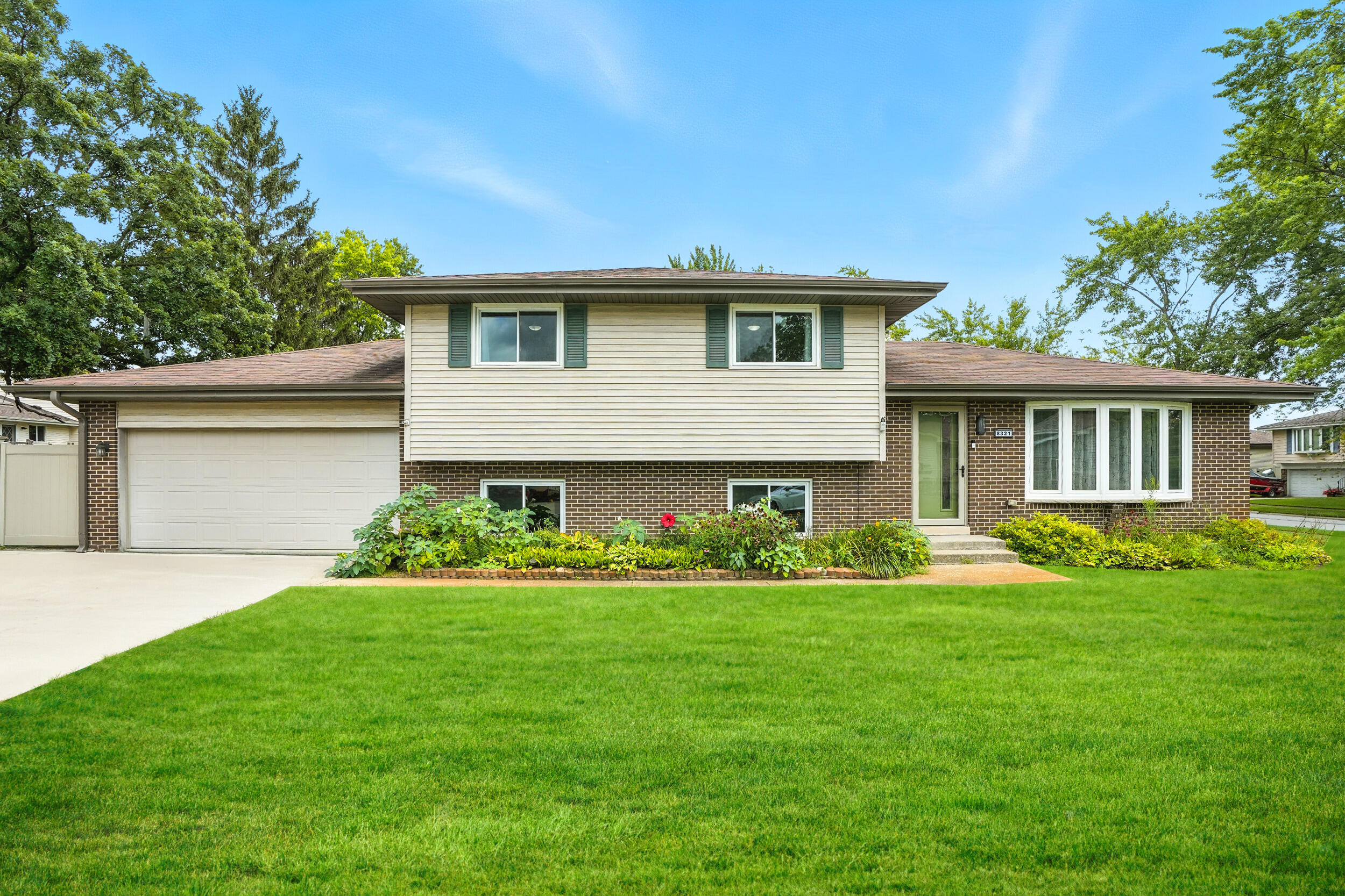 8321 Bell Street Crown Point, IN 46307 - Photo 1 of 28 2500x1667