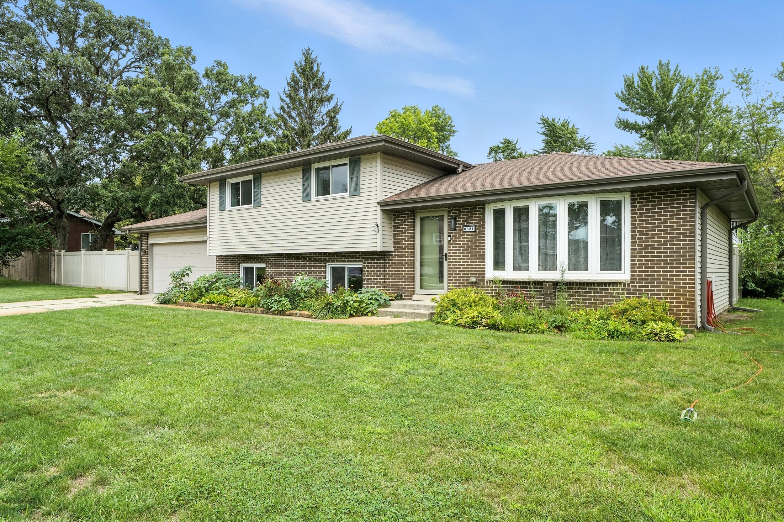 8321 Bell Street Crown Point, IN 46307 - Photo 2 of 28 2500x1665