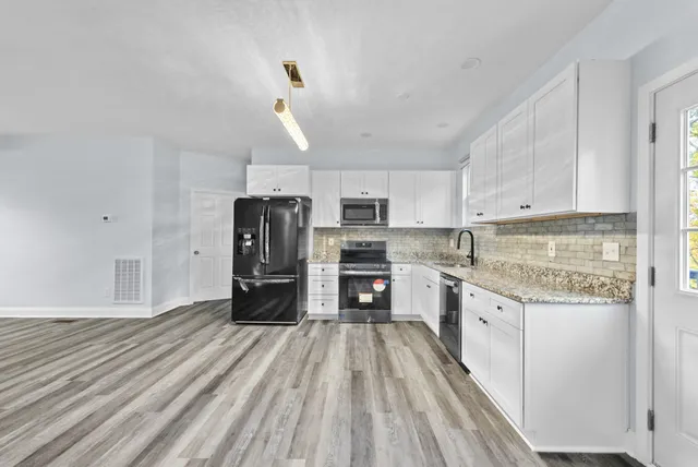 $388,900 | 1084 Ben Collier Road, Charlotte, TN 37036