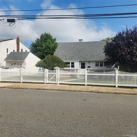 $4,800 | 30 Montgomery Avenue, Oceanside, NY 11572