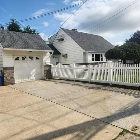 $4,800 | 30 Montgomery Avenue, Oceanside, NY 11572