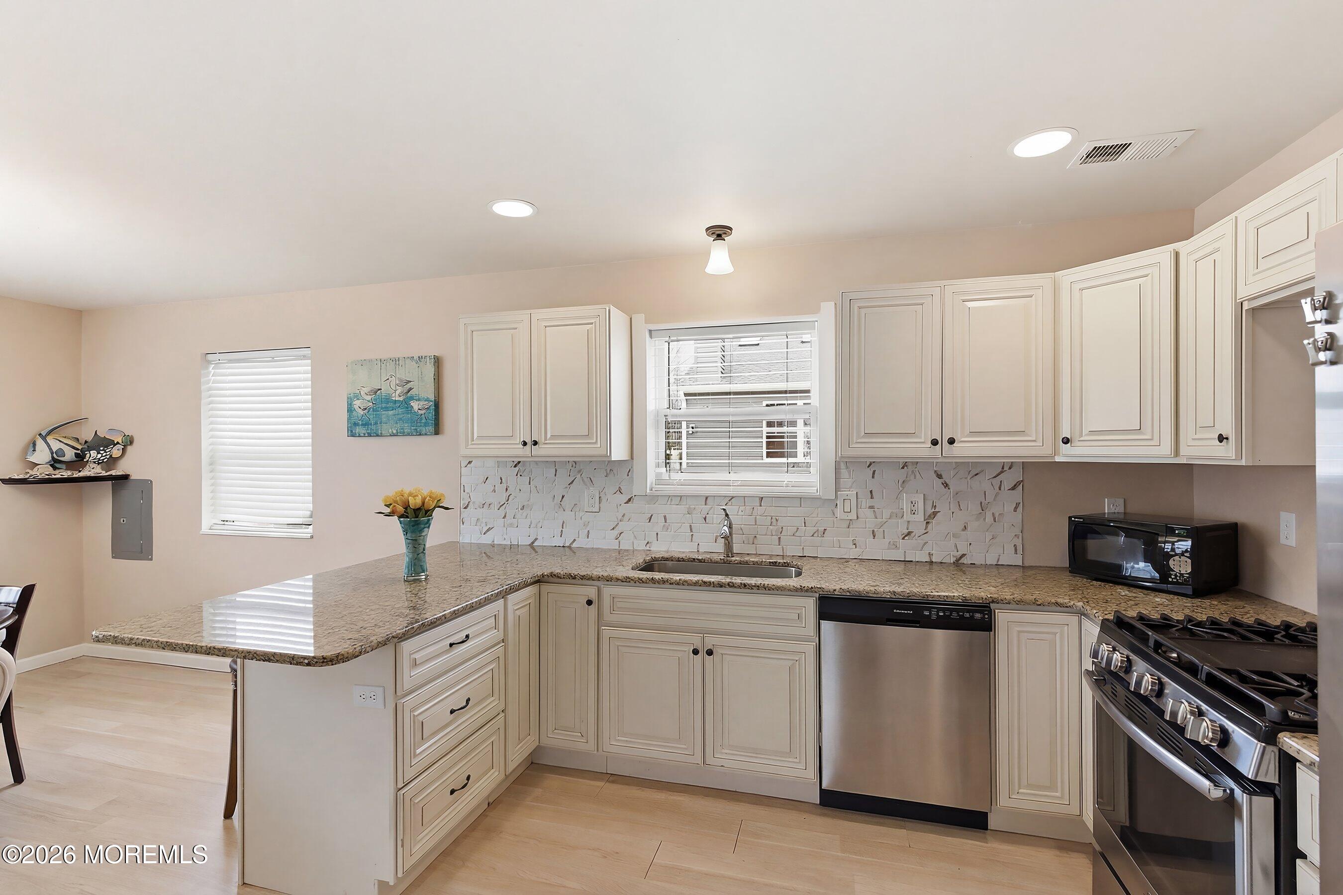 636 Chelsea Street Forked River, NJ 08731 - Photo 12 of 24 15-Kitchen 1C