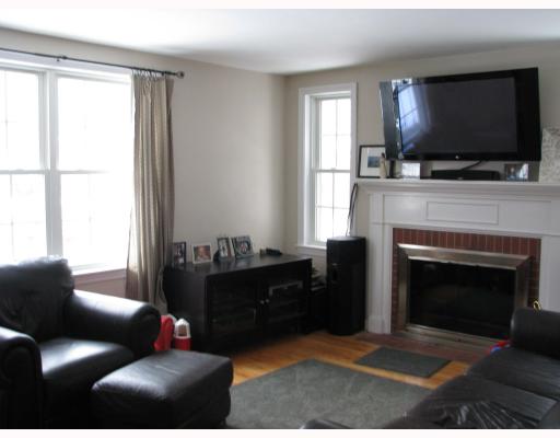 107 Merritt Road East Providence, RI 02915 - Photo 3 of 6 Living Room.