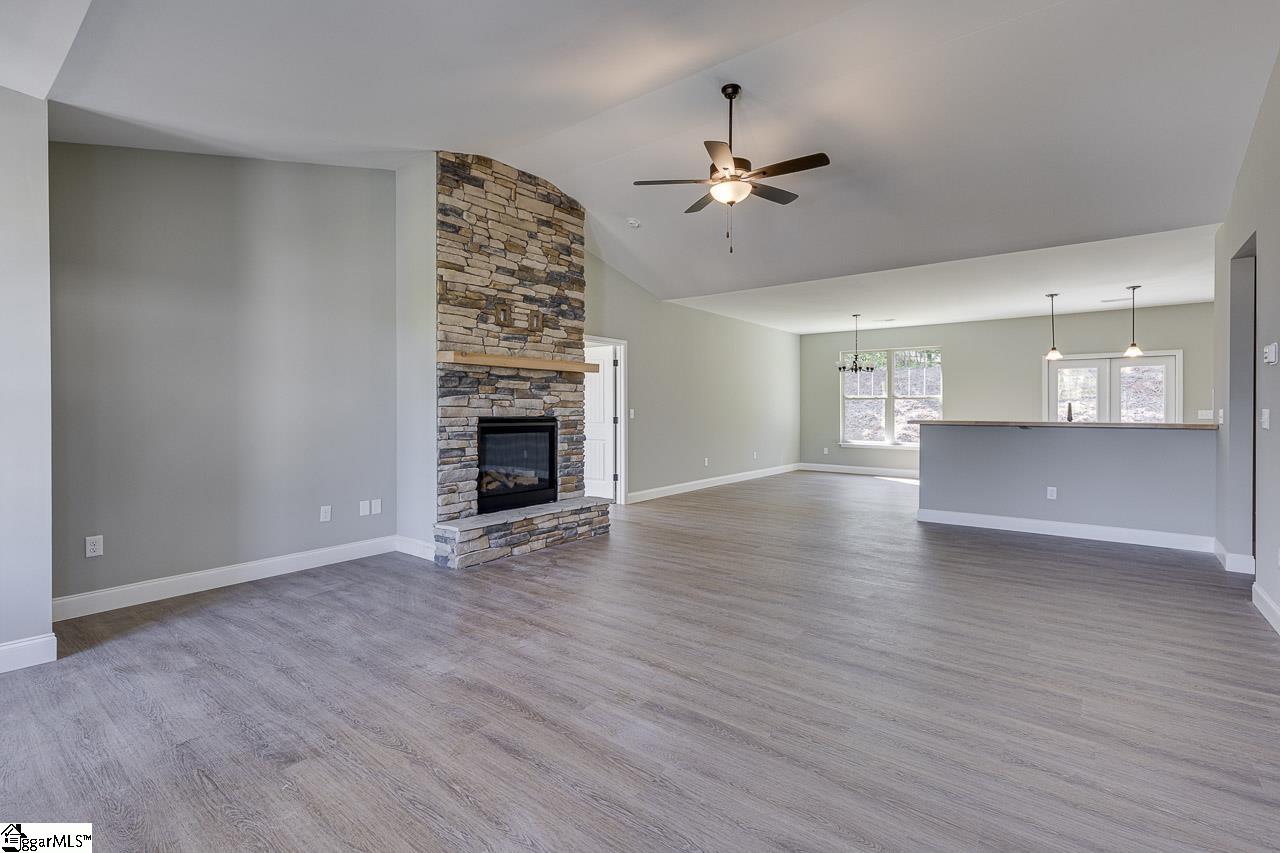 111 Inlet Pointe Drive Anderson, SC 29625 - Photo 6 of 35