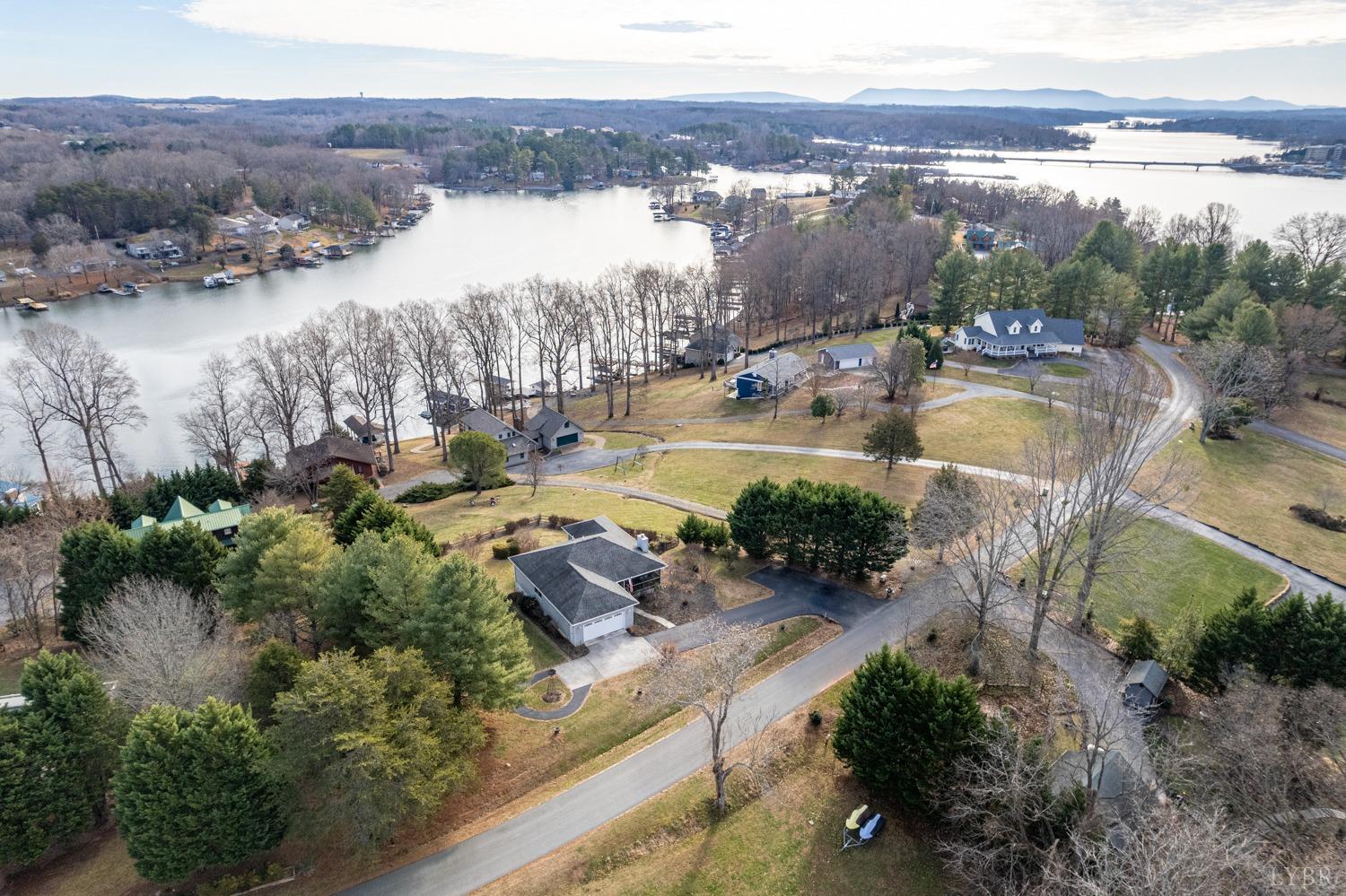 3930 Hales Ford Road Moneta, VA 24121 - Photo 9 of 65 Gallery Image 9