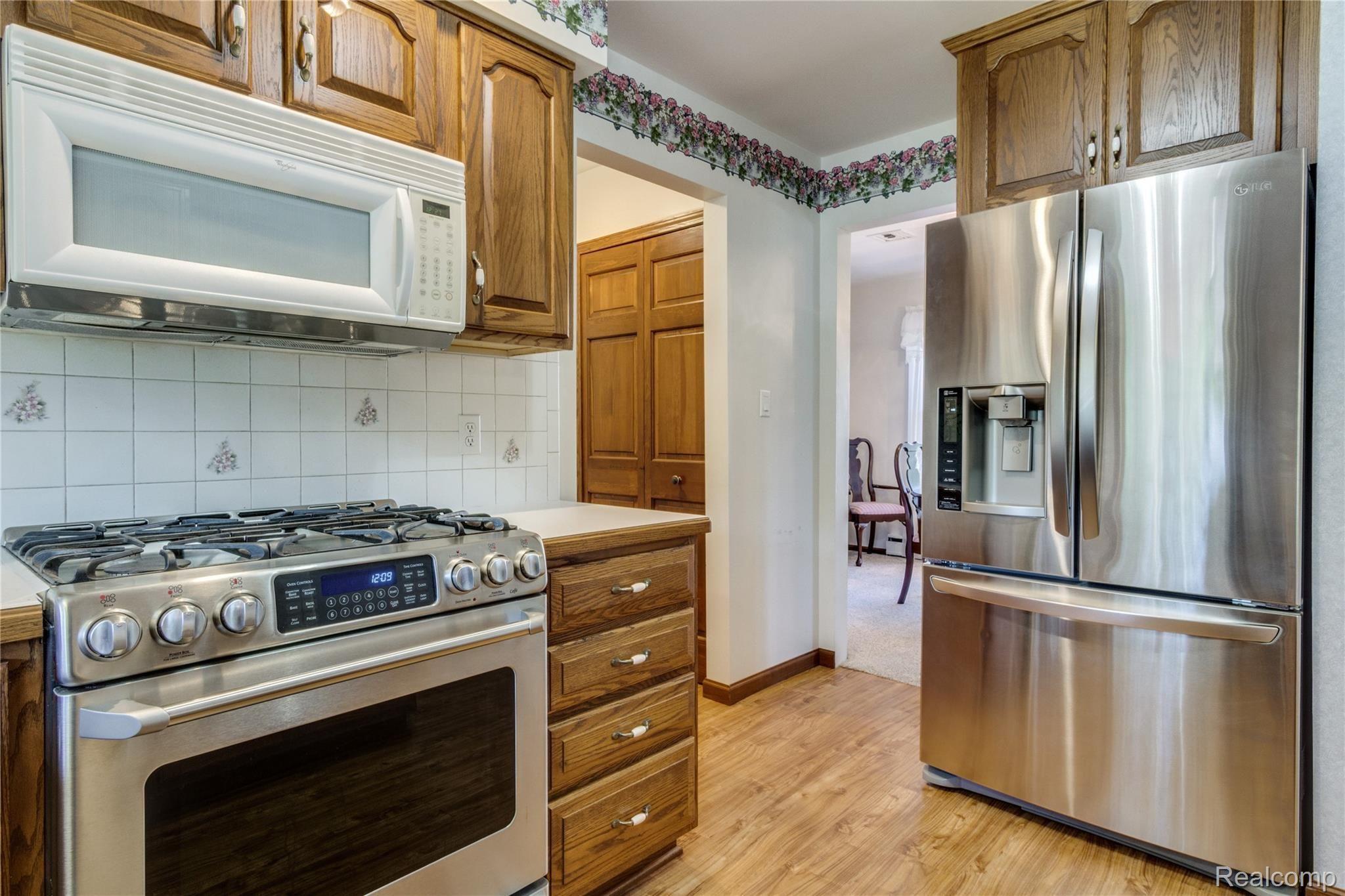 738 Huntington Road Grand Blanc, MI 48439 - Photo 6 of 38 Interiors (9 of 47).jpg