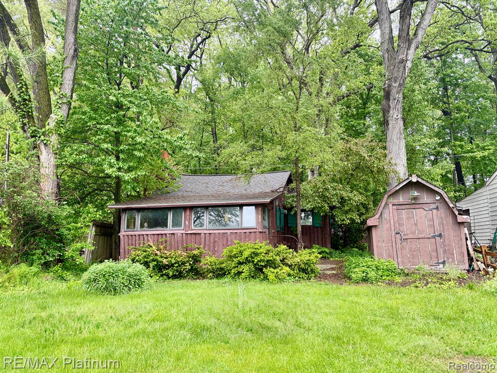 3788 Cedar Point Howell, MI 48843 - Photo 3 of 26