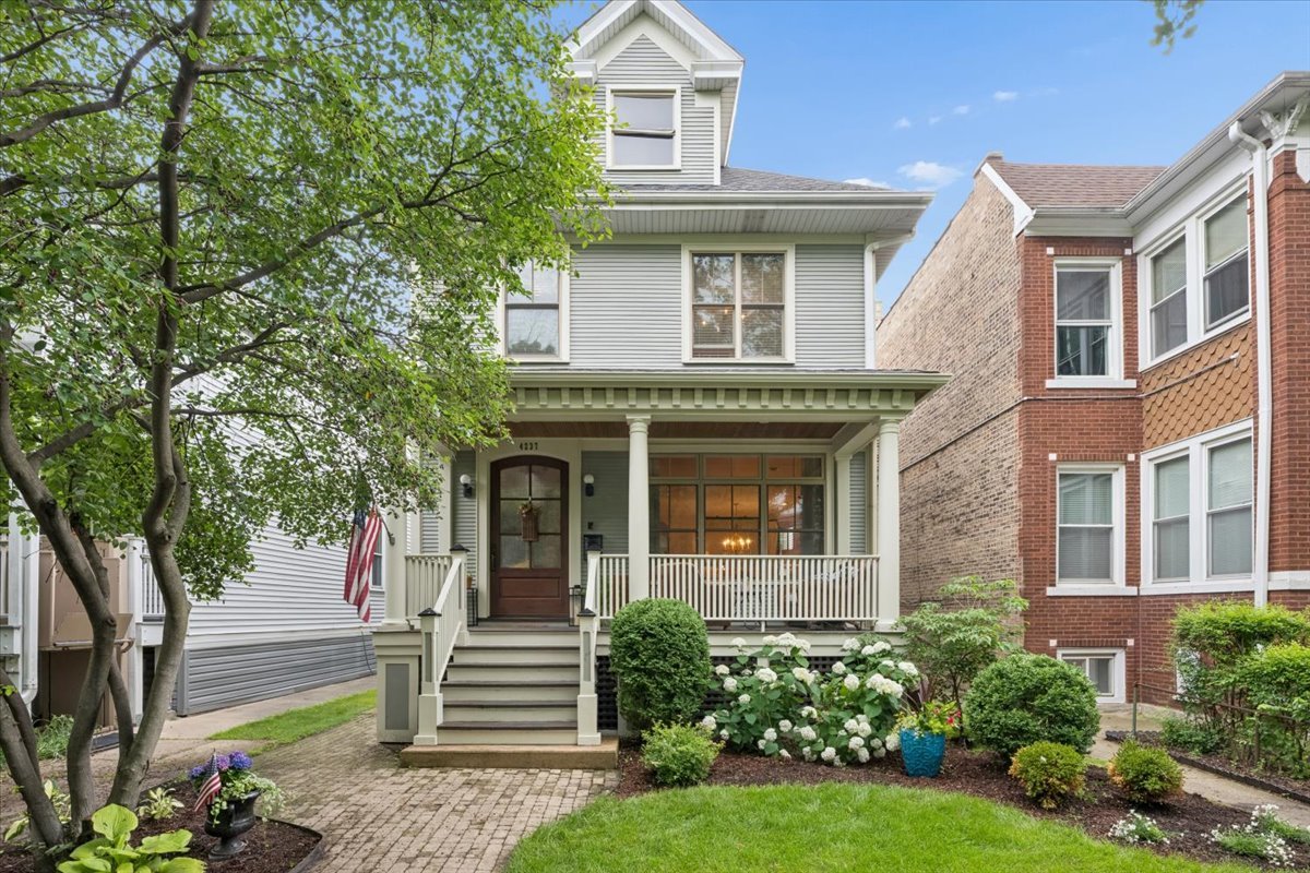 4237 North Wolcott Avenue Chicago, IL 60613 - Photo 2 of 38