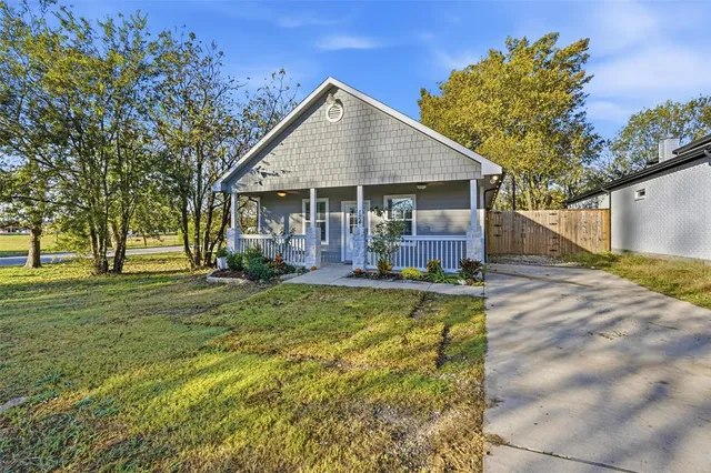 a view of a house with backyard and sitting area