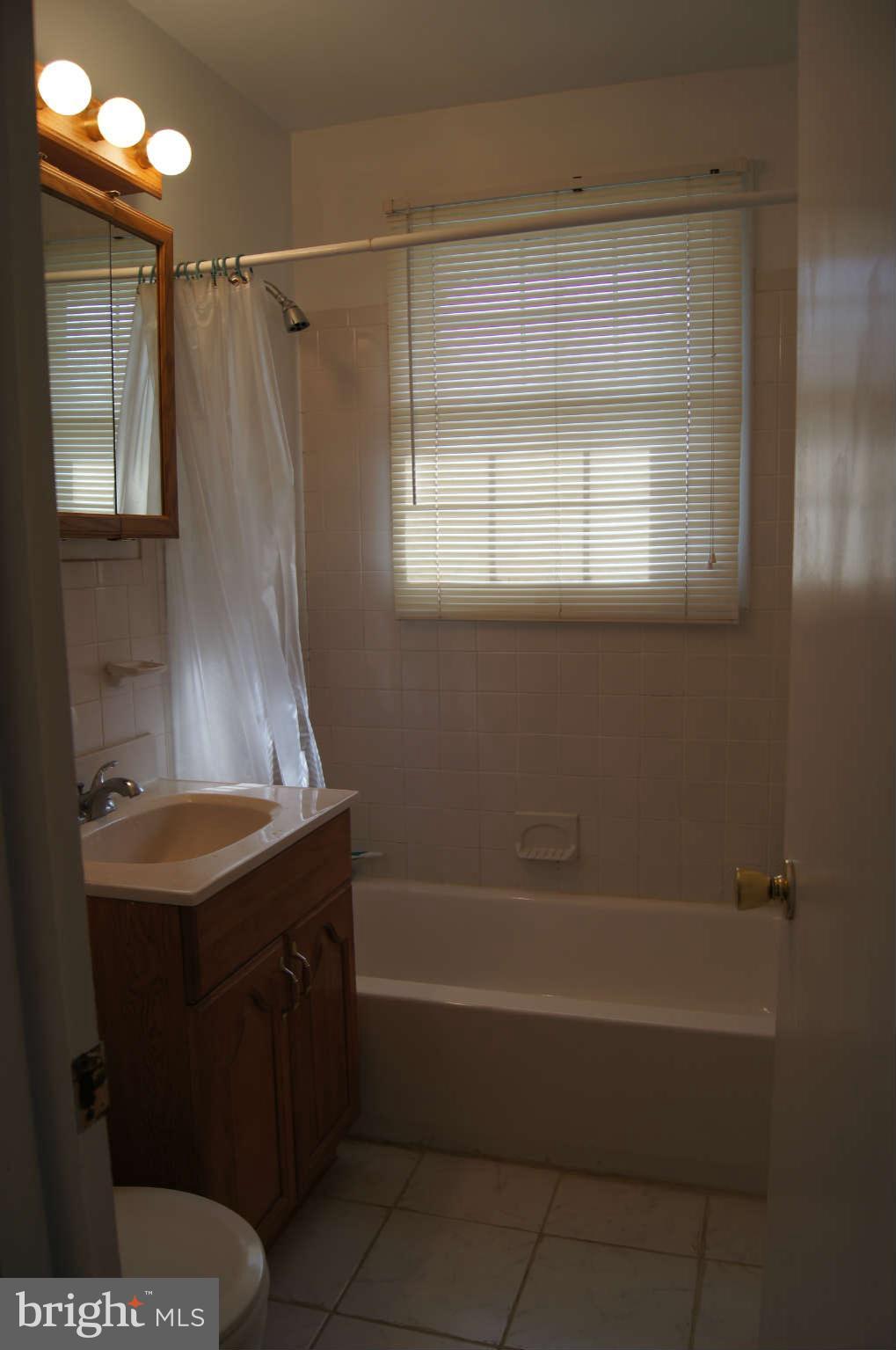 9 Edgemoor Road Timonium, MD 21093 - Photo 16 of 28 Full bath on first floor
