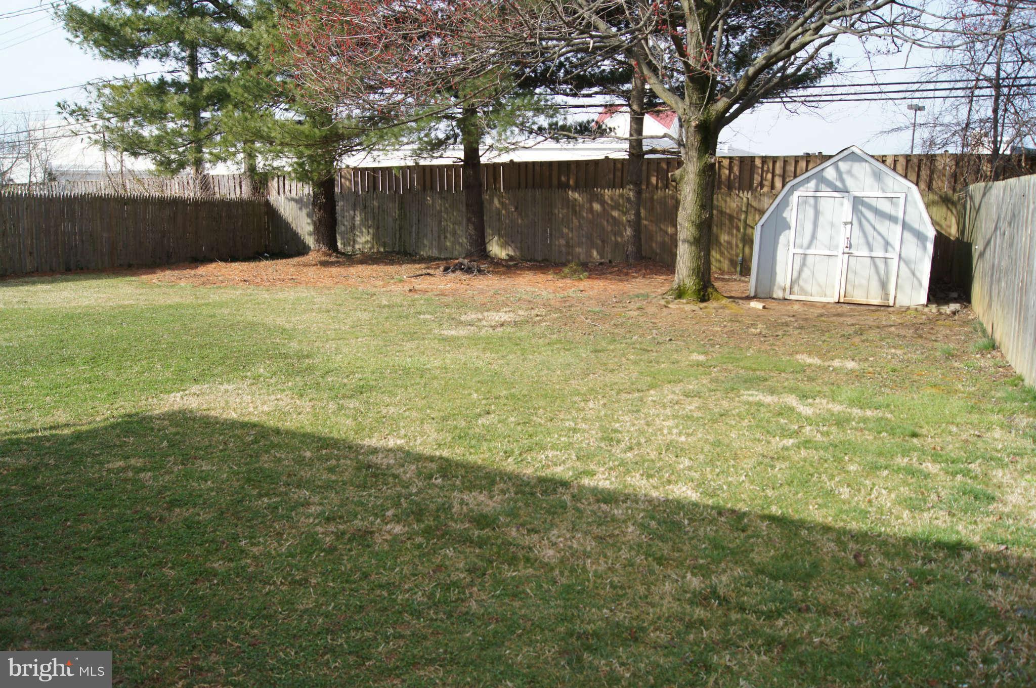 9 Edgemoor Road Timonium, MD 21093 - Photo 3 of 28 Another view of the huge yard