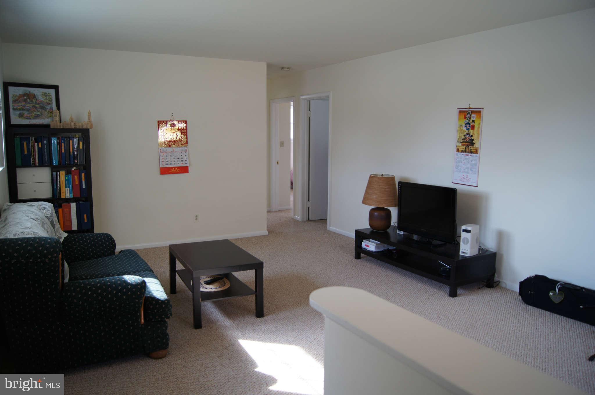 9 Edgemoor Road Timonium, MD 21093 - Photo 8 of 28 Comfortable living