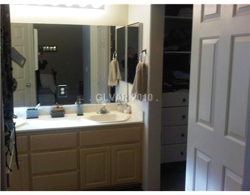 255 Camelback Ridge Avenue Henderson, NV 89012 - Photo 4 of 11 Master Bath/Spa.