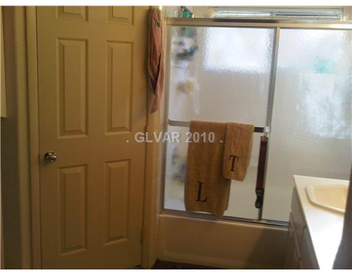 255 Camelback Ridge Avenue Henderson, NV 89012 - Photo 7 of 11 Master Bath/Spa.