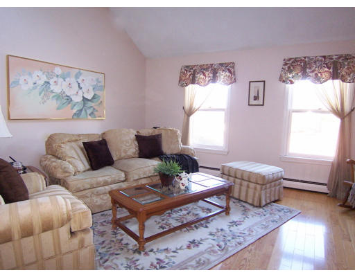 28 Reed Street, Unit A Londonderry, NH 03053 - Photo 3 of 16 Gallery Image 3
