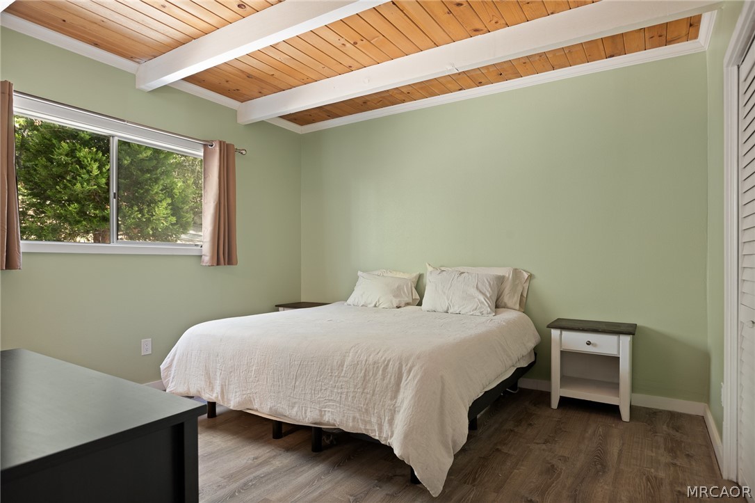 316 Pioneer Road Lake Arrowhead, CA 92352 - Photo 10 of 35 a bedroom with a bed table and a window