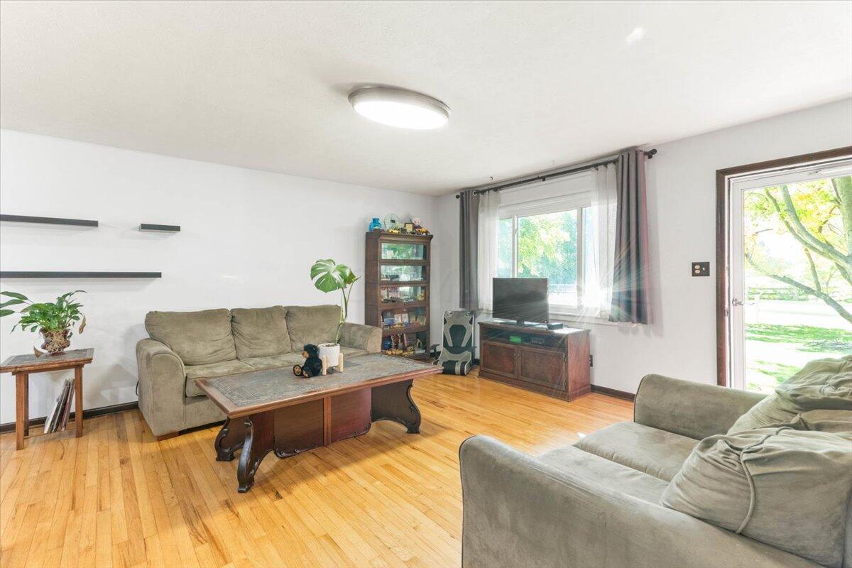 3880 Bunty Station Road Delaware, OH 43015 - Photo 10 of 34 03-Living Room