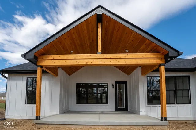 $3,400 | 5123 Oak Ridge Trail, Columbus, IN 47201