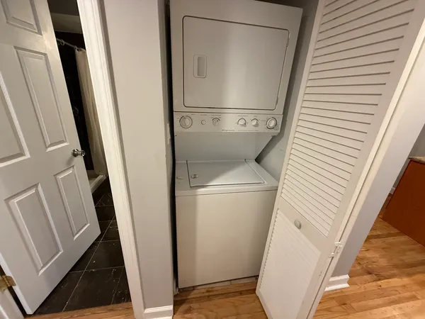 $2,200 | 6954 North Greenview Avenue, Unit 209, Chicago, IL 60626