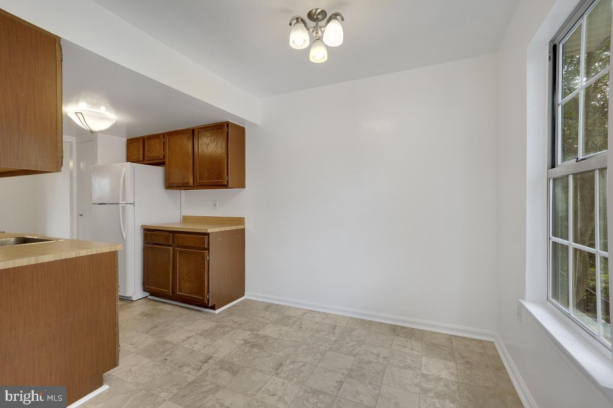 9147 September Lane Silver Spring, MD 20901 - Photo 3 of 31 Eat-In Kitchen